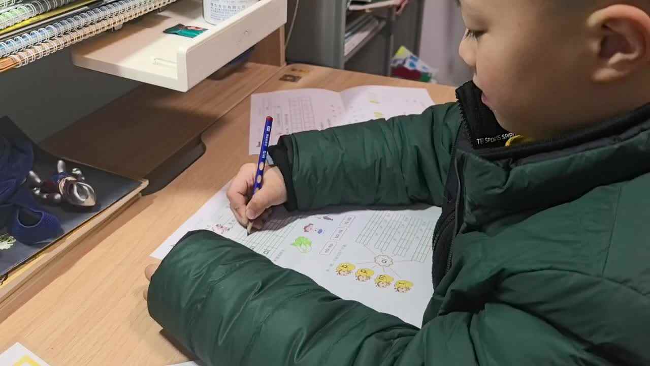 兰梓瀚拼音作业单.mp4