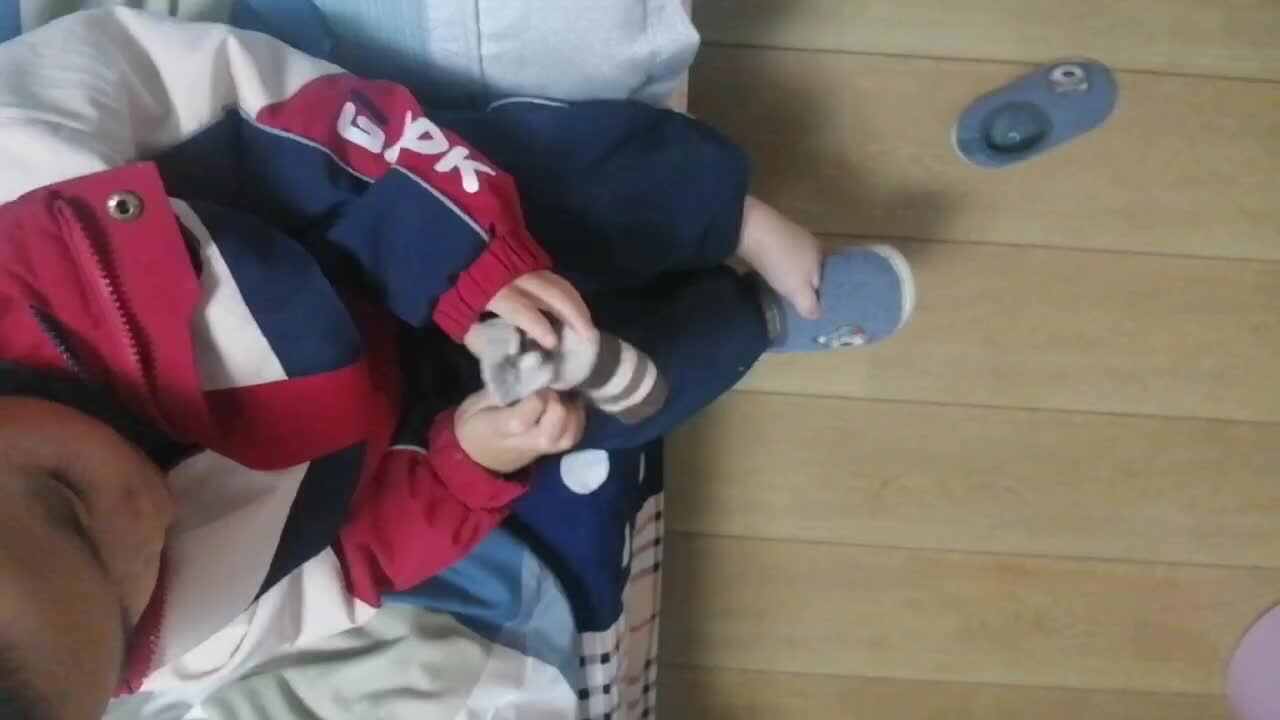 ⁣⁣⁣⁣⁣中A班2024.11.28李柯佑穿袜子.mp4