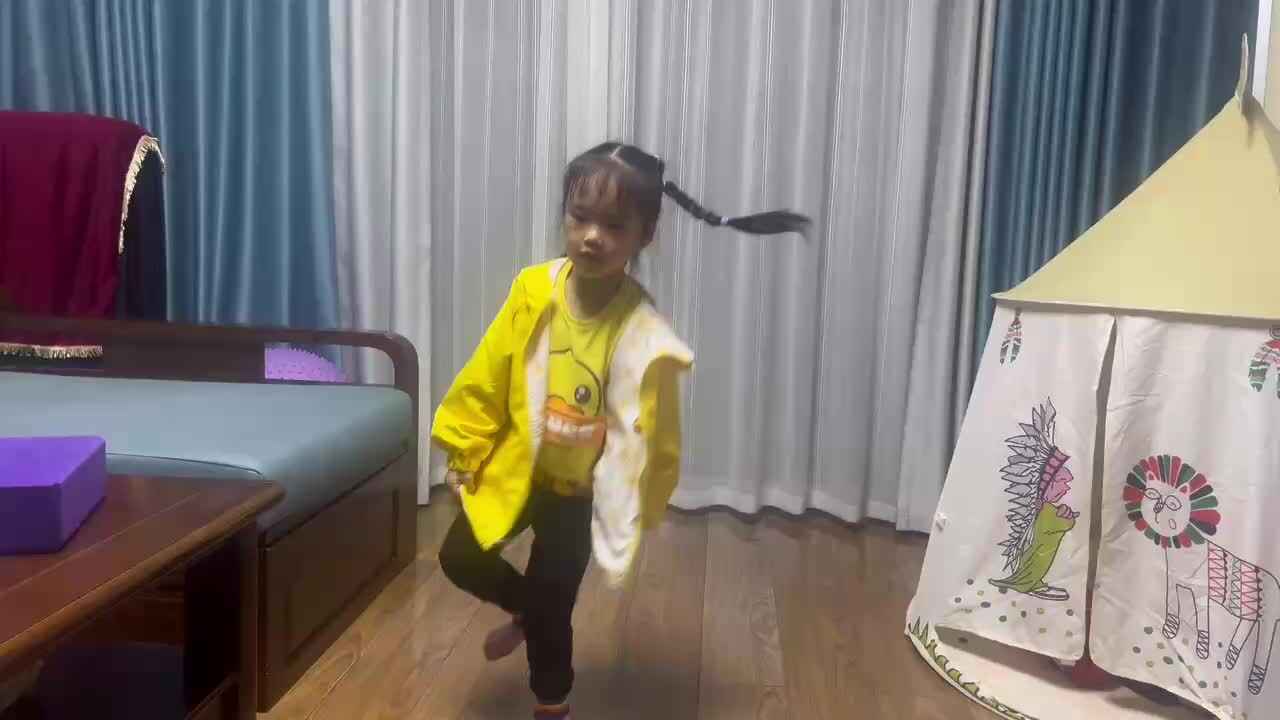 大B班李茵琪练习单脚连续跳