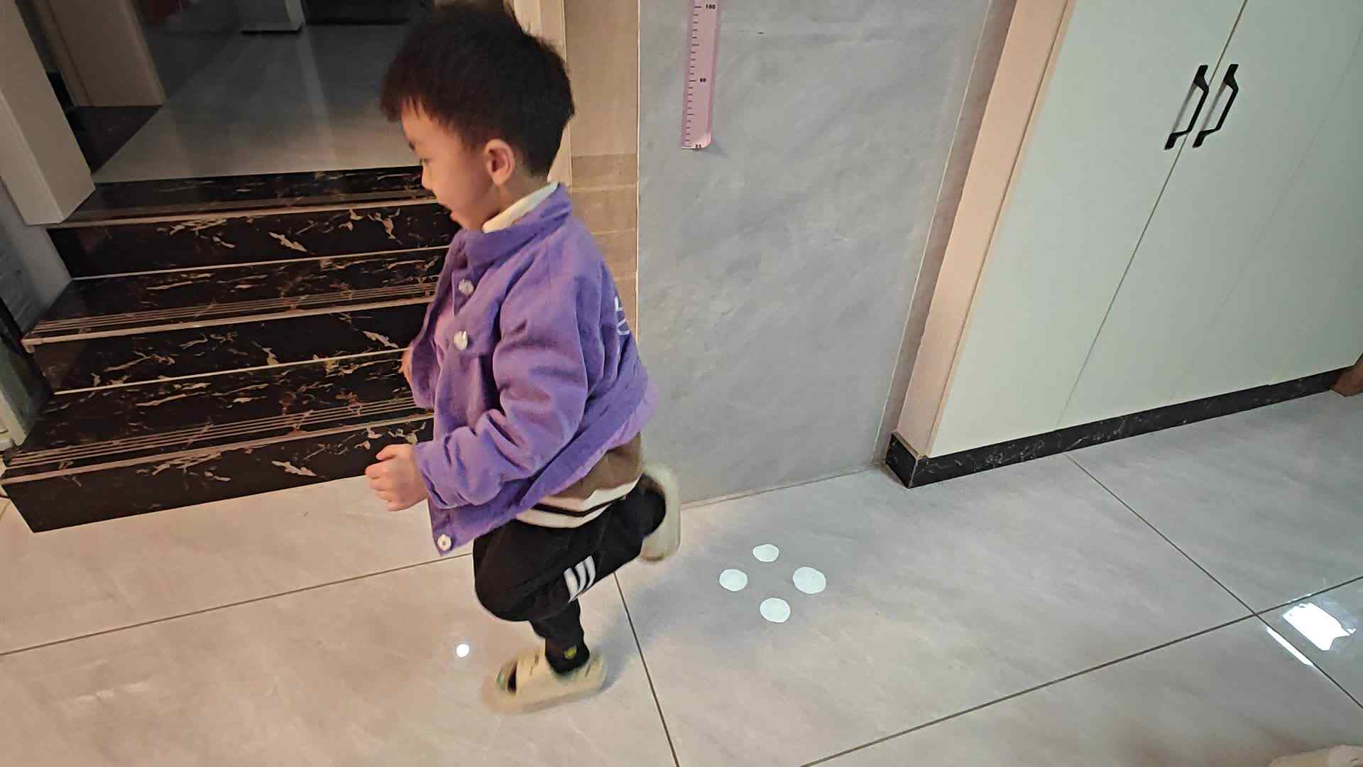 大 A 班罗振东单脚跳练习.mp4