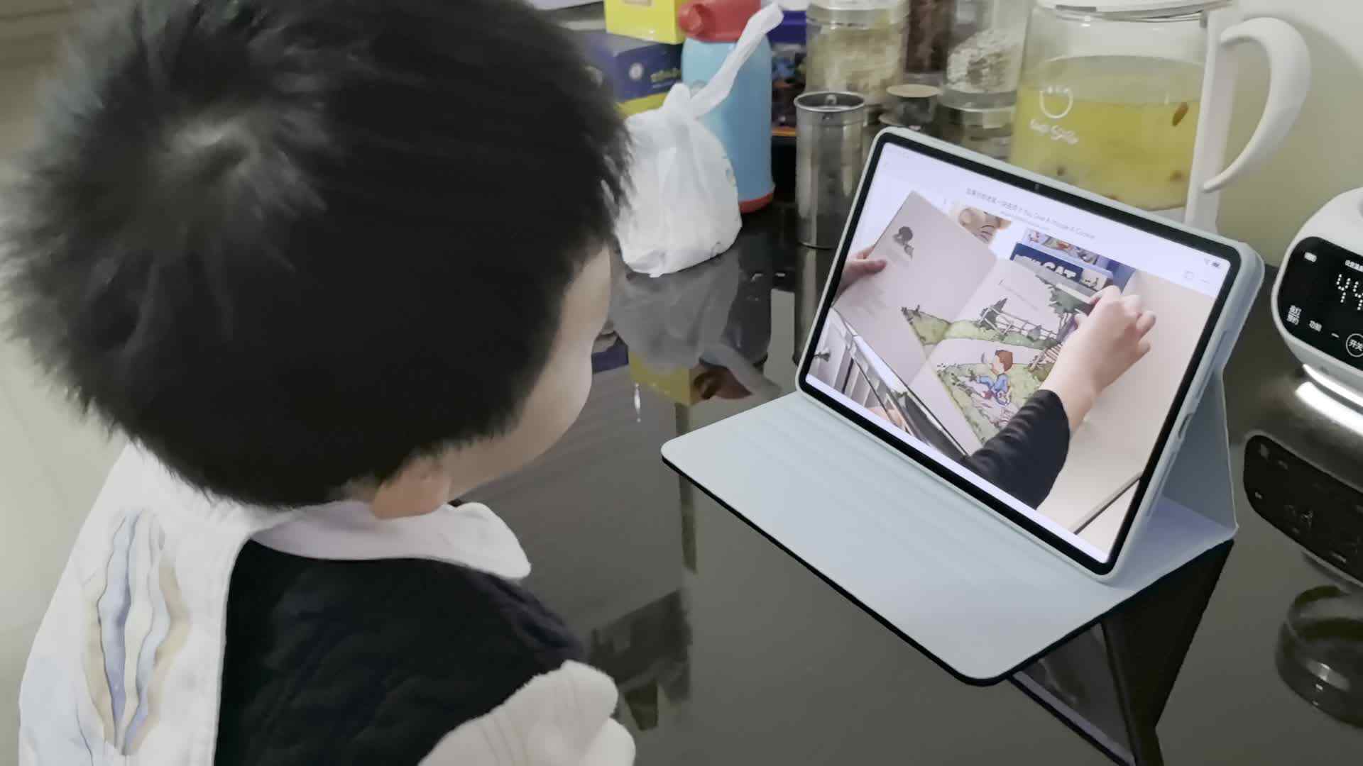 11.3中A班陈栎安观看英语绘本.mp4