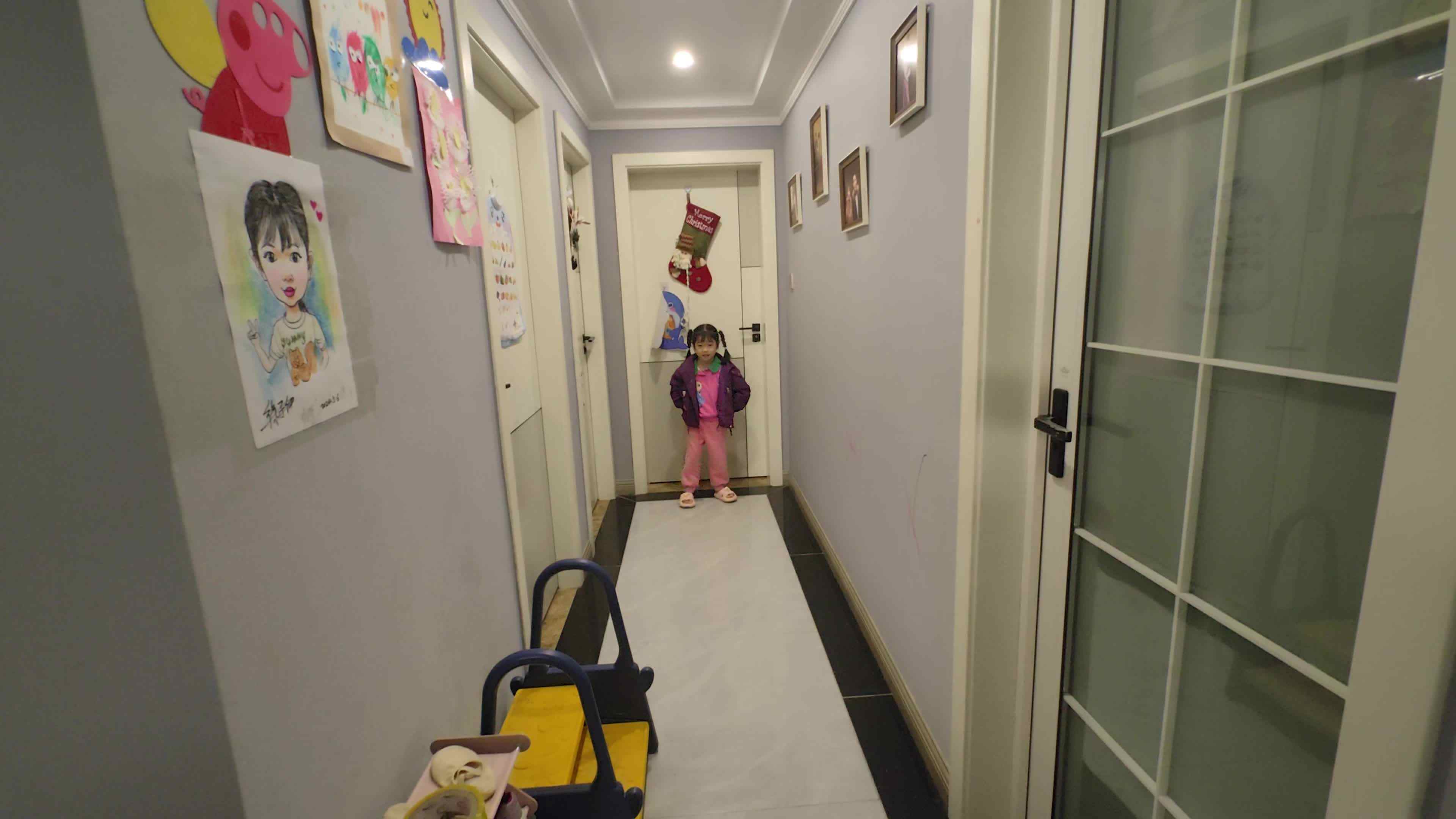 大B班  徐子伊 叉腰踏步喊口号