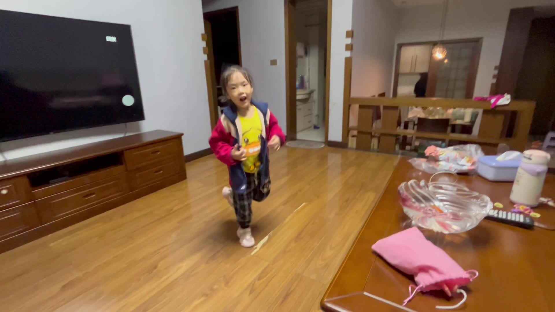 大B班李茵琪练习单脚连续跳