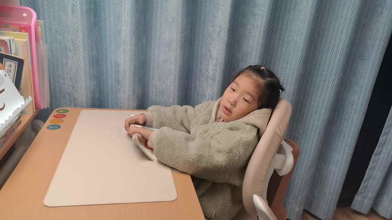 VID_20241130大B班宁汐言指读《明日歌》
