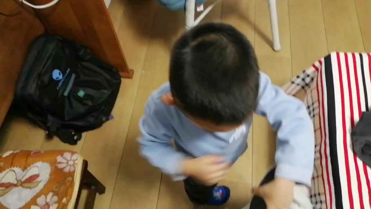 ⁣⁣⁣中A班2024.11.12李柯辰穿外套.mp4
