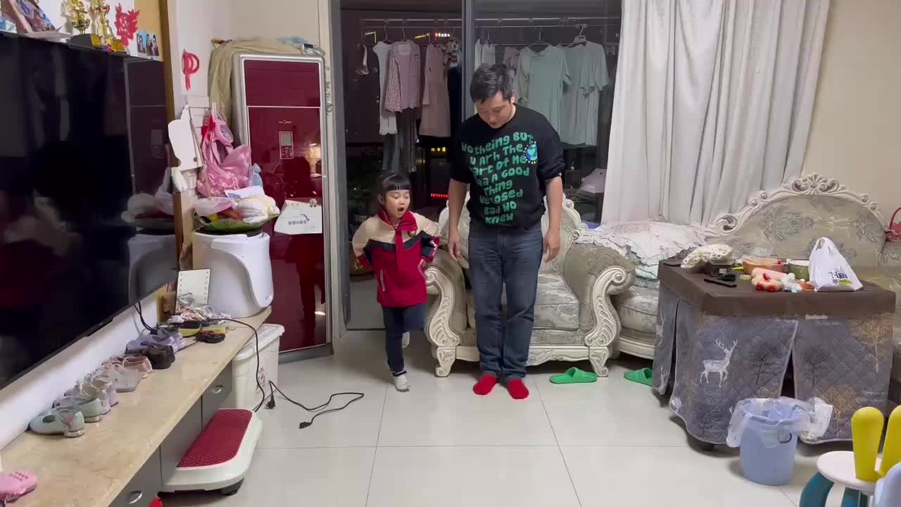 20241107 大 B 班舒琳芯单脚跳
