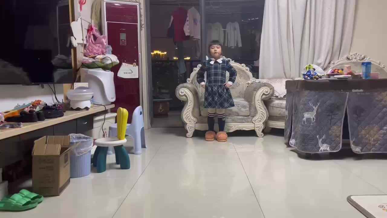 ⁣20241112大B班舒琳芯喊口号叉腰走