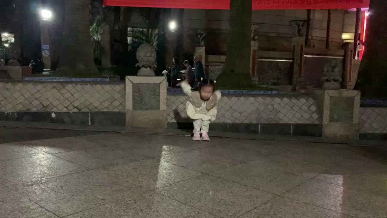 11.1大A班赵欣奕立定跳远