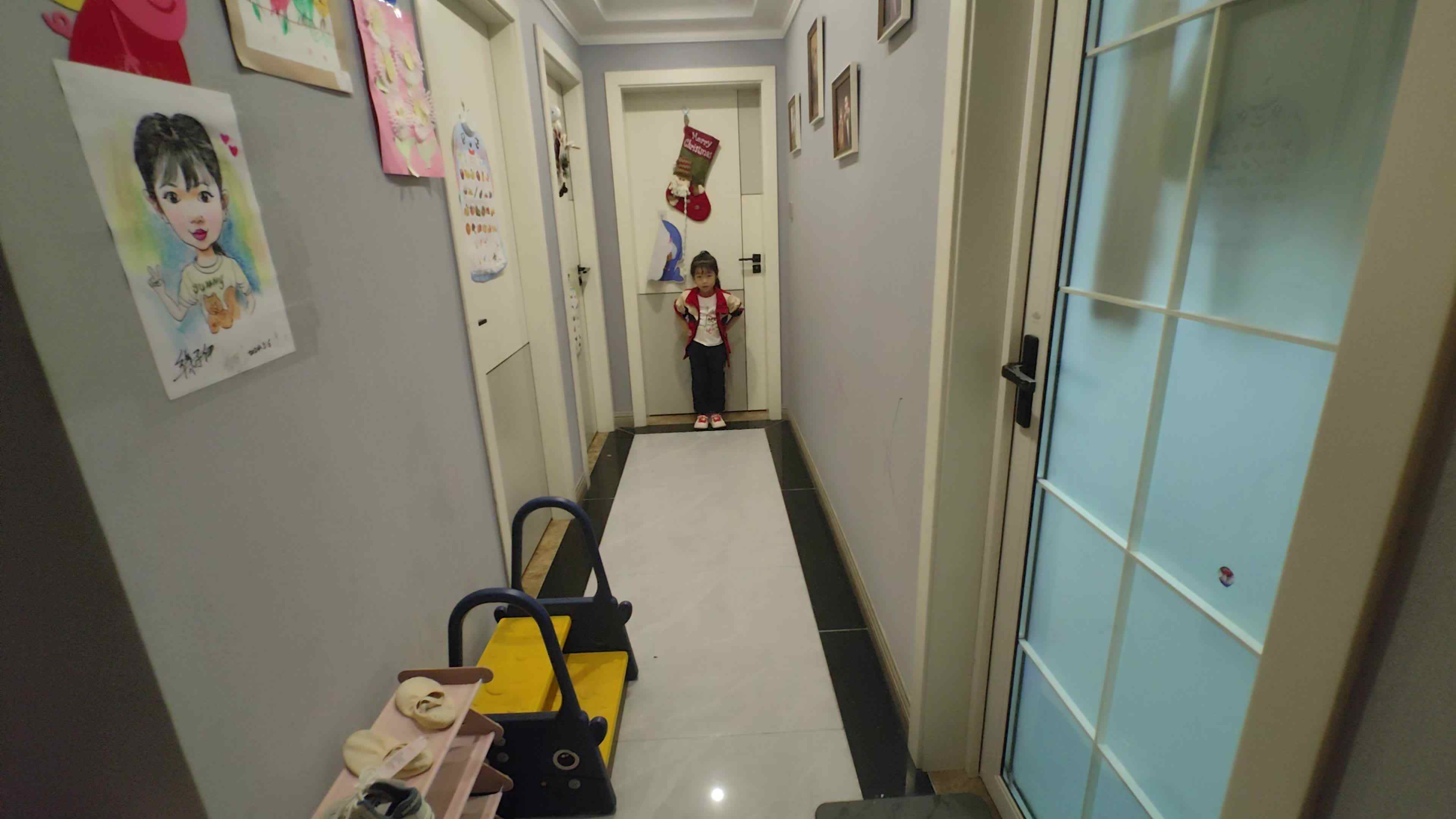 大B班徐子伊 叉腰踏步