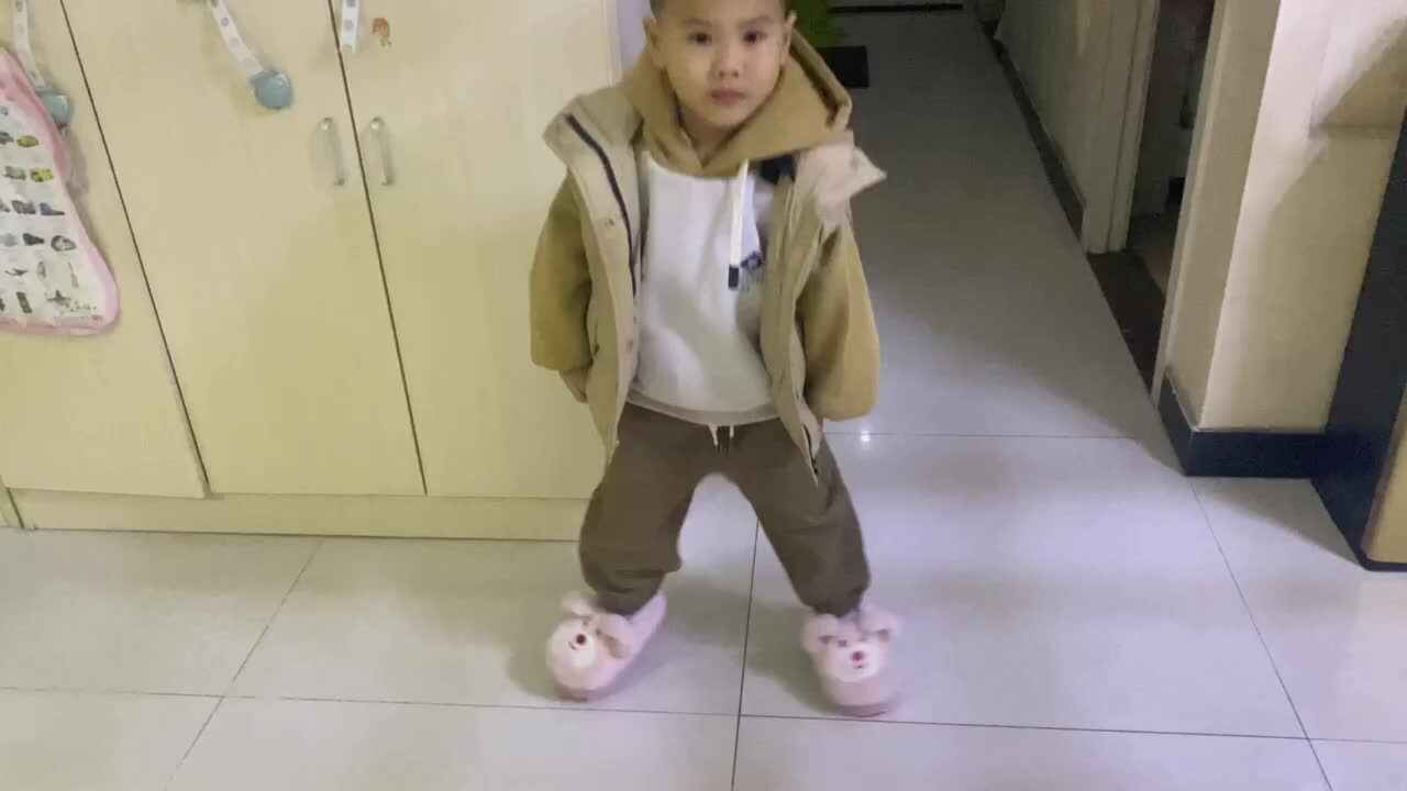 大B班吕子垚体能训练（开合跳）20241127.MOV
