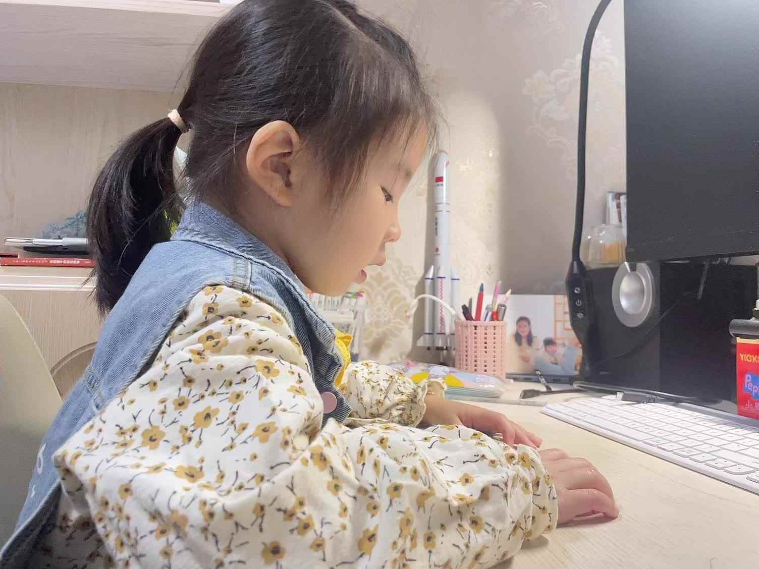 学前B班蒲依诺2024.11.5日练习数字(6-7的分解和组合).mp4