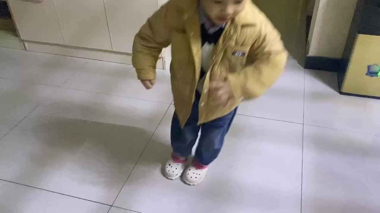 ⁣大B班吕子垚体能训练（⁣双脚左右跳）20241119⁣.MOV