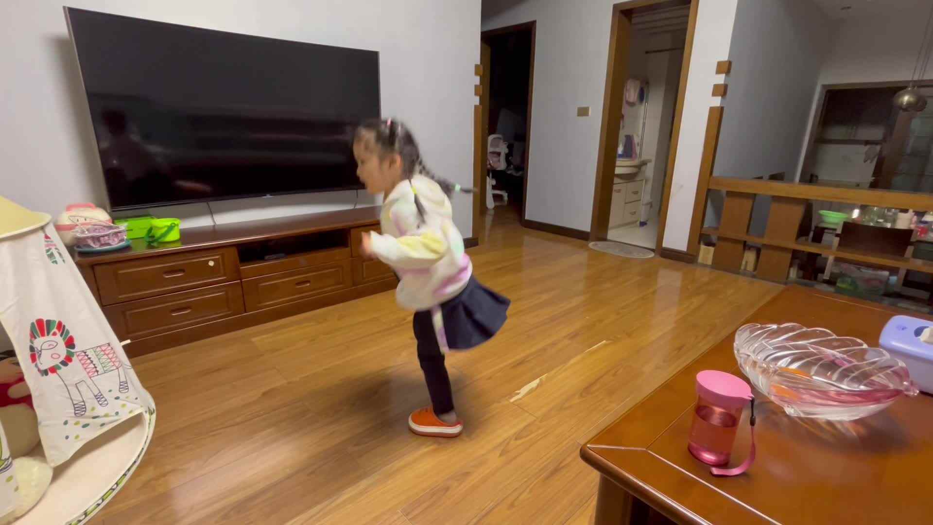 大B班李茵琪练习单脚连续跳