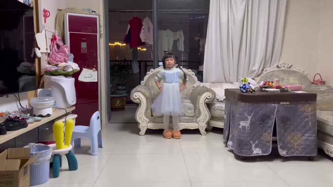 ⁣20241113大B班舒琳芯喊口号叉腰踏步走