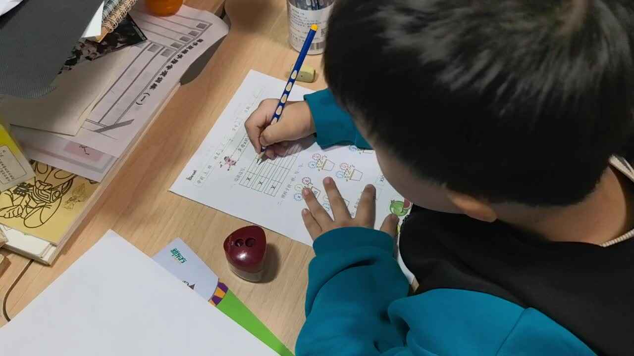 兰梓瀚拼音作业单.mp4