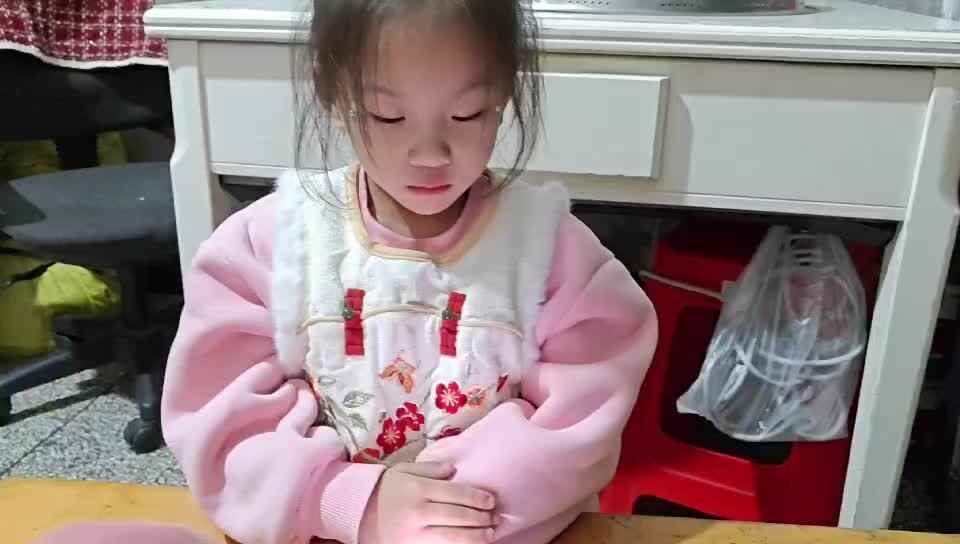 大a班唐依依观看英语视频