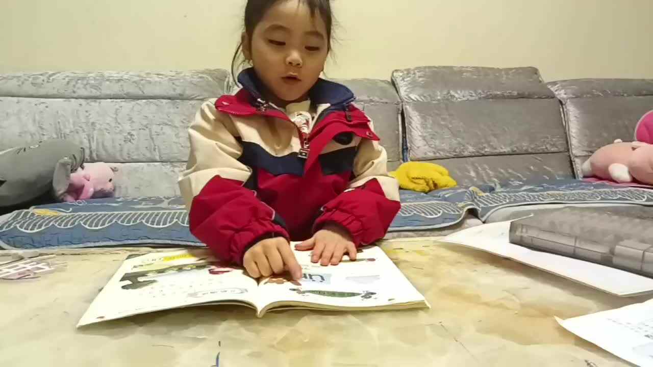20241223学前B班任依恬指读拼音《前鼻韵母un》