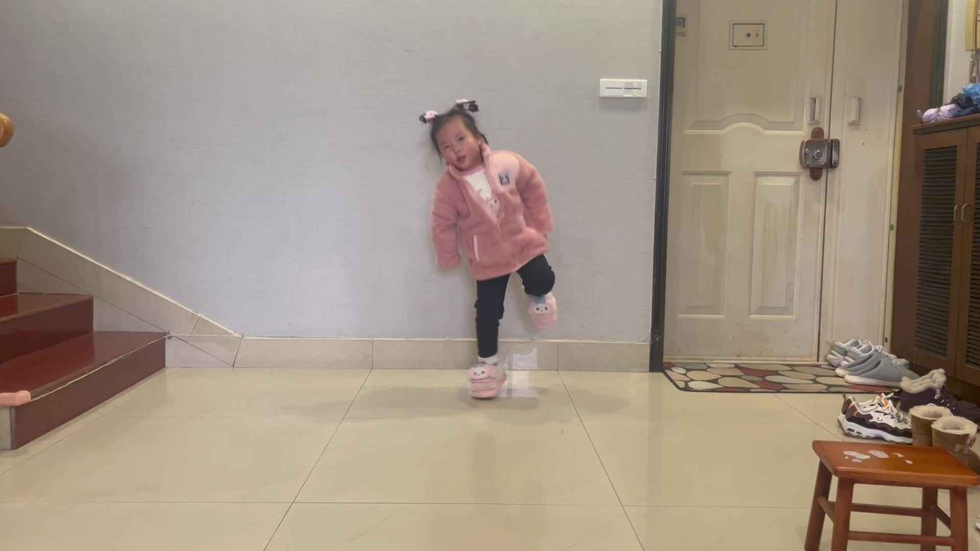 12.28大A班赵欣奕单脚连续跳