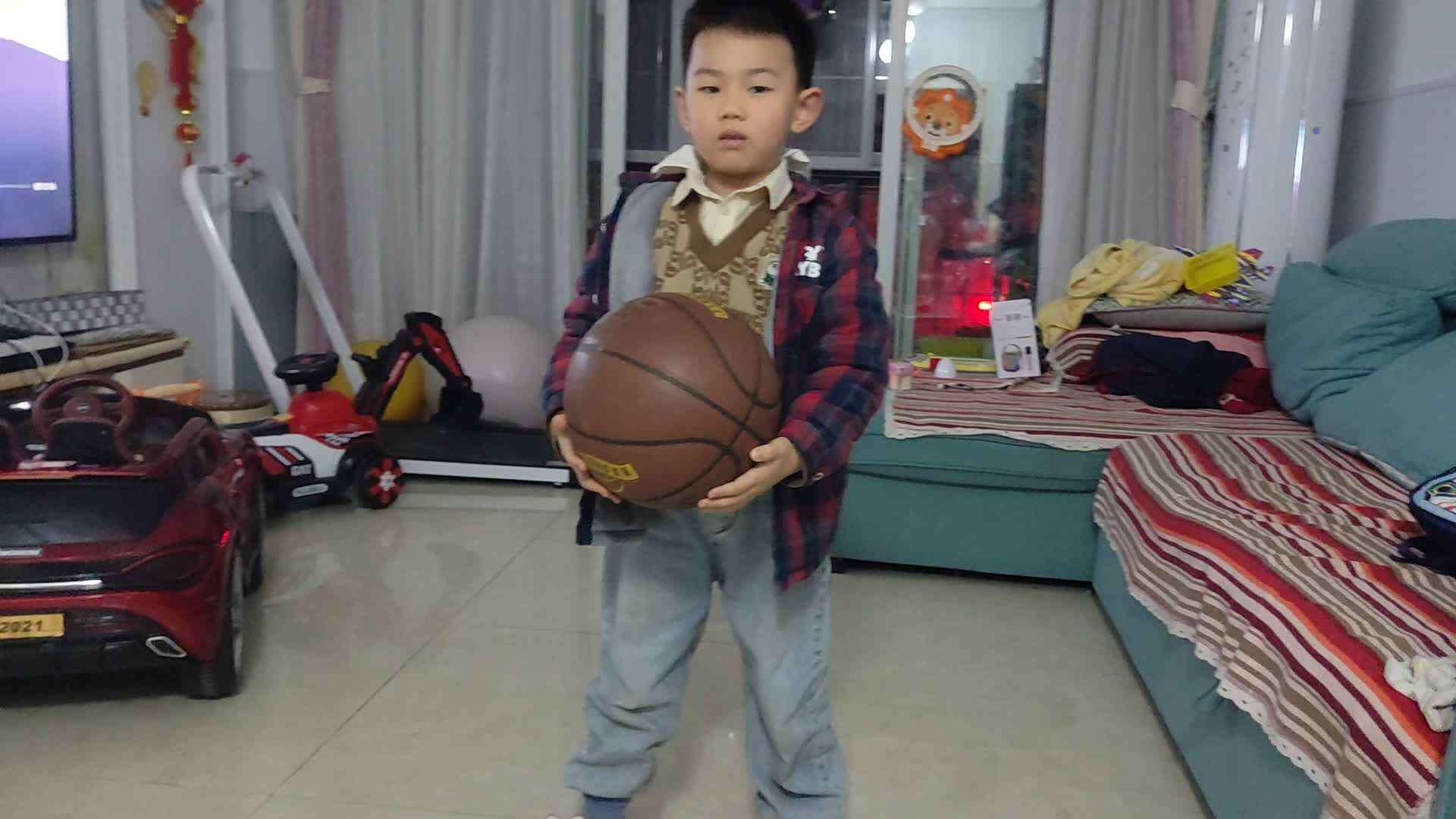20241209大B班李锦城拍篮球训练