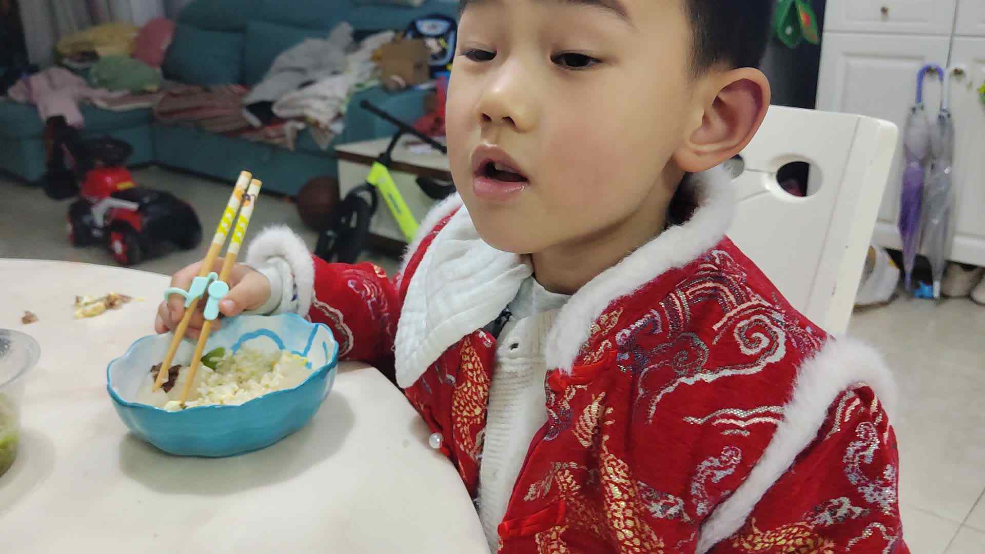 20241216大B班李锦城使用筷子练习