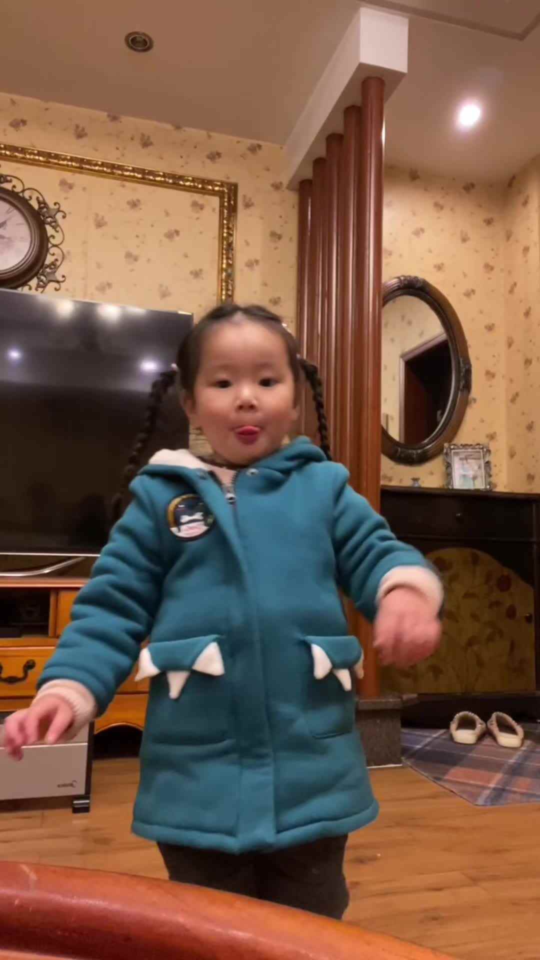 实验小班伊伊.mov