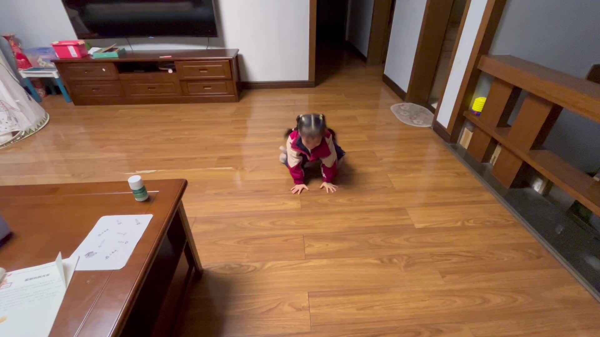 大B班李茵琪练习青蛙跳