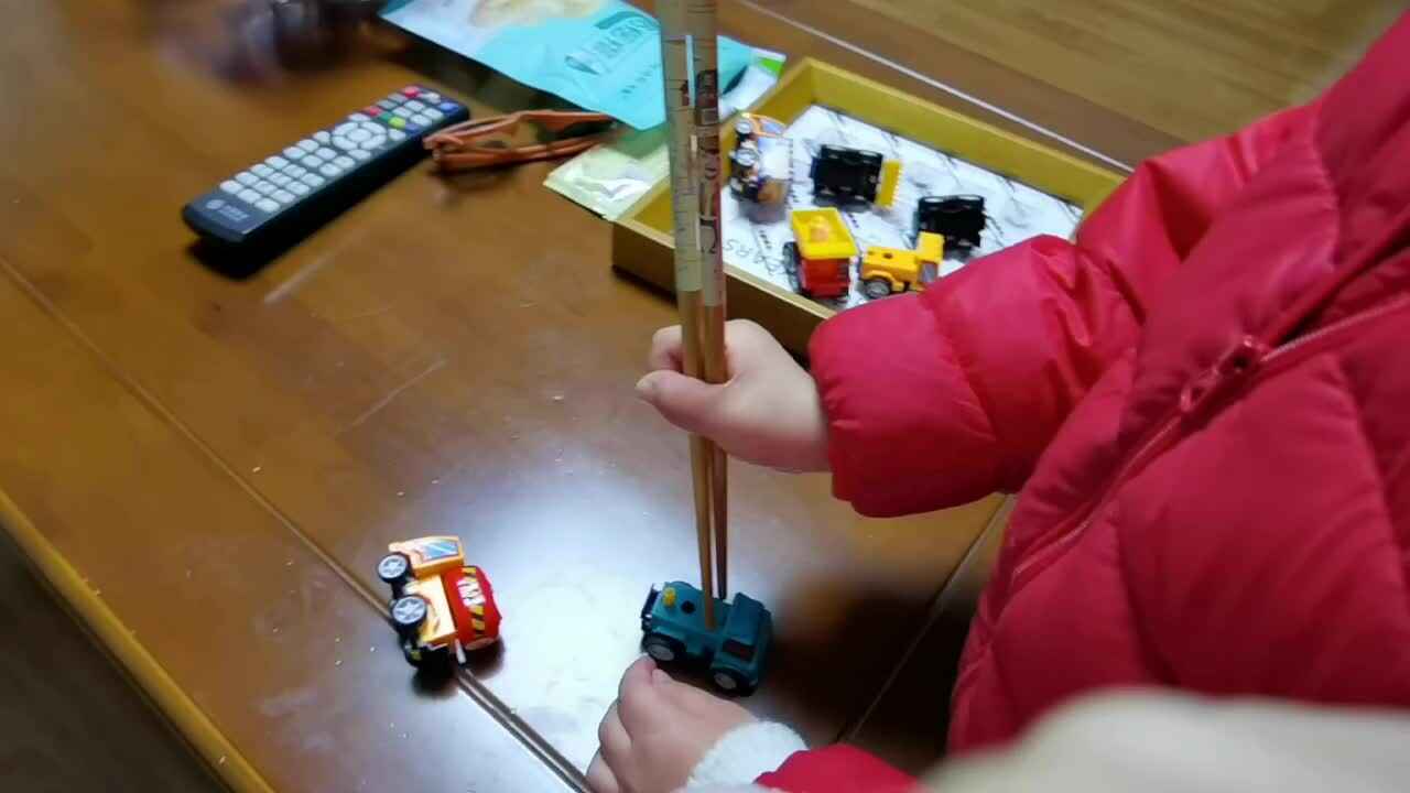 大B班李茵琪练习使用筷子