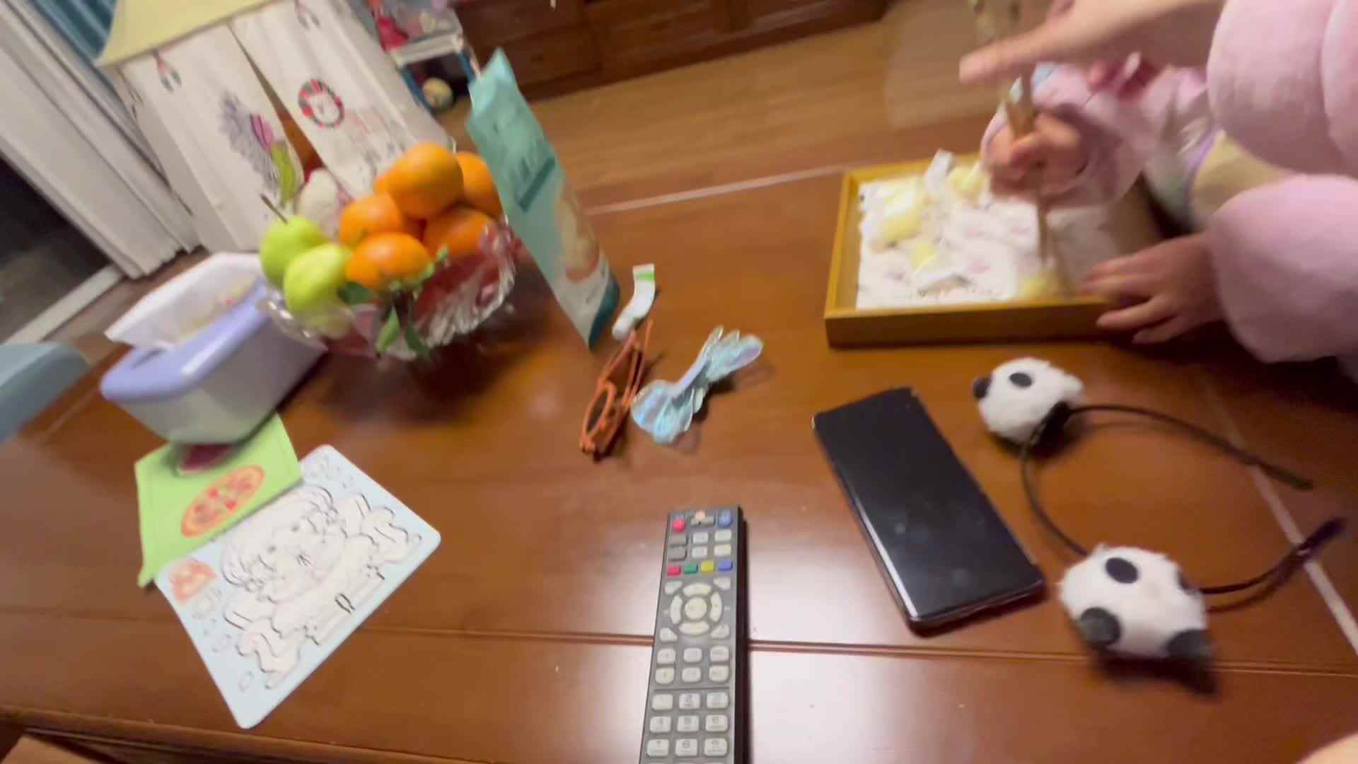 大B班李茵琪练习使用筷子.mov