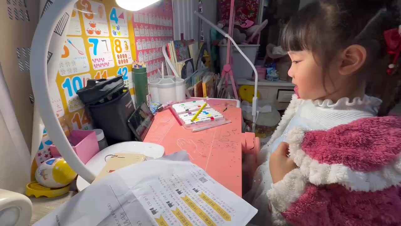 ⁣⁣⁣⁣⁣20241130 大 B舒琳芯 观看英语童话故事《白雪公主》