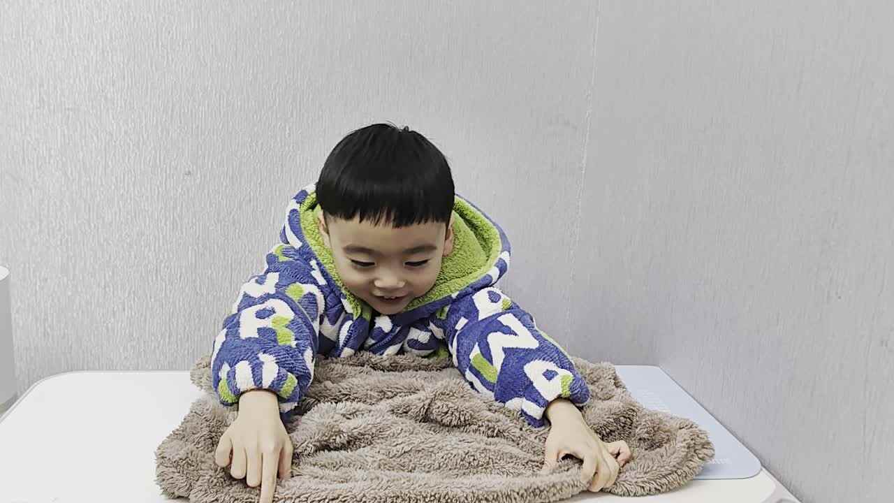 中A班蒋熠_20241225_学习叠裤子mp4