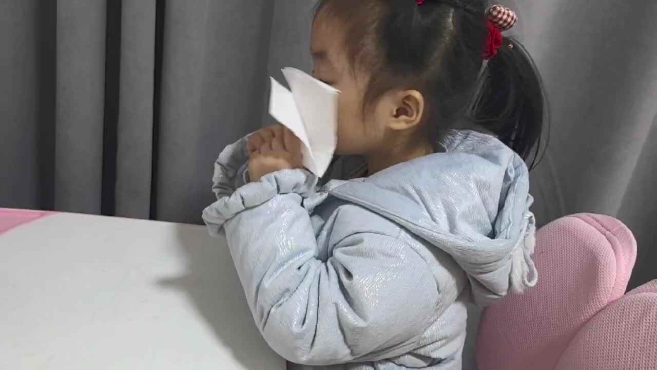 中A班2024.12.12艾琰茹--我会自己擦鼻涕
