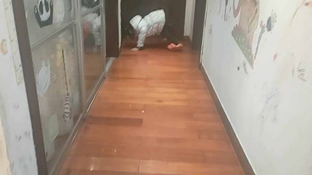 20241217陈灵兮闯关练习螃蟹侧爬行