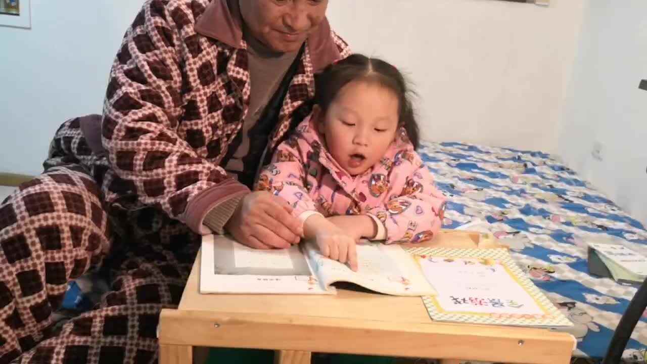 大A班李盈莹 指读《一东 河对汉 绿对红》