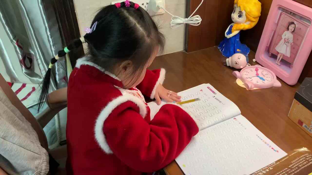 12.9大A班赵欣奕控笔训练