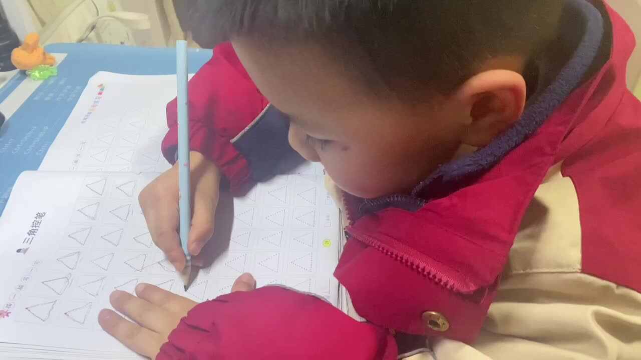 大B班吕子垚控笔练习20241223.MOV