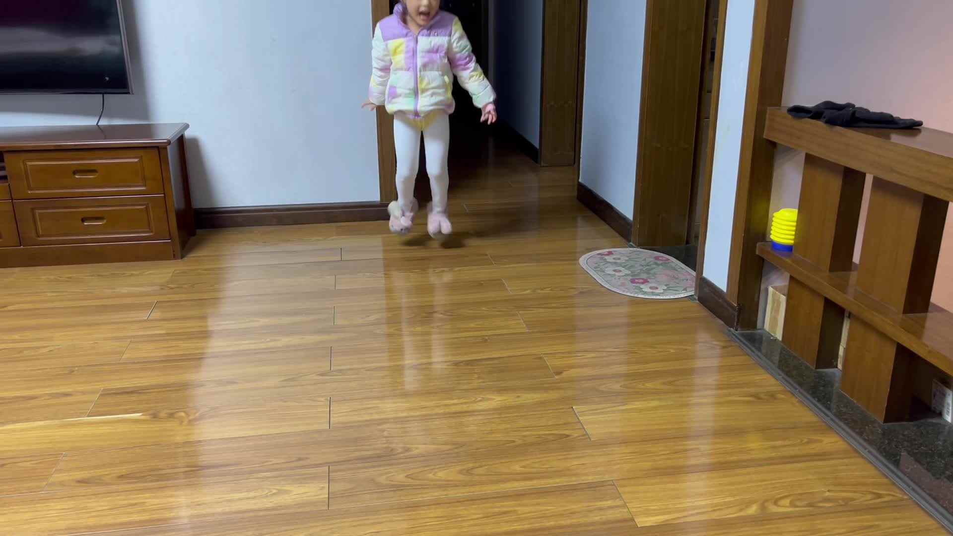 大B班李茵琪练习青蛙跳