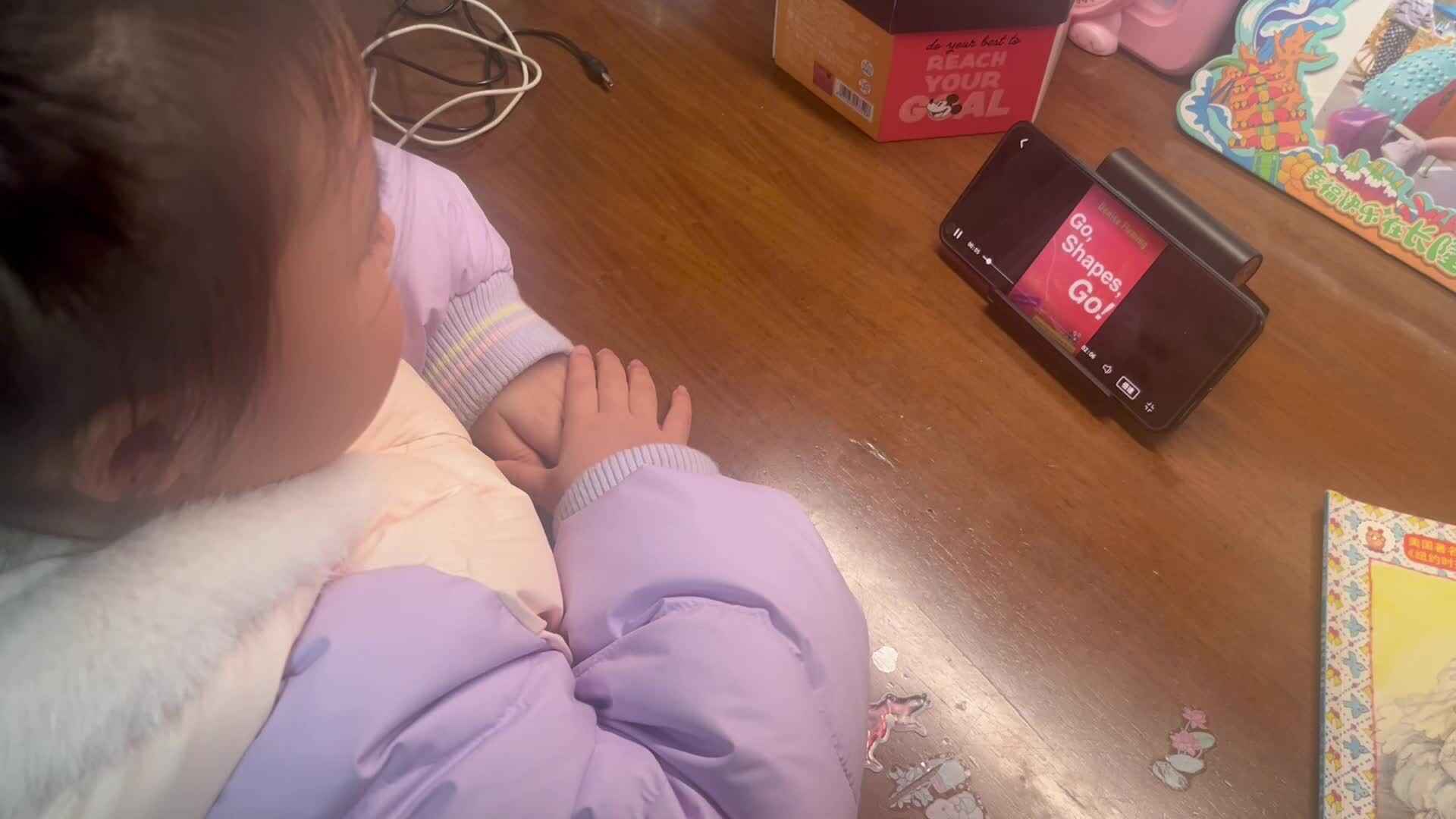 12.24大A班赵欣奕观看英语视频