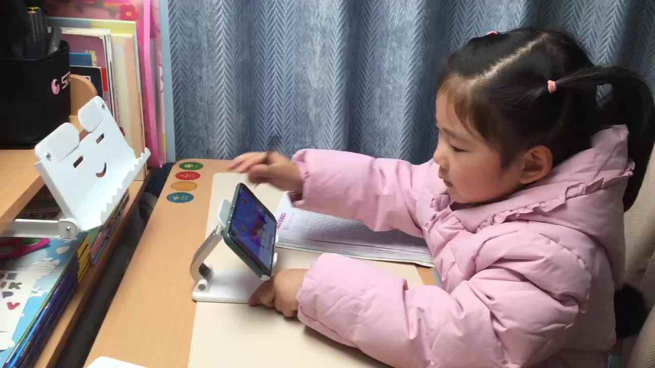 12月20日大B班宁汐言观英语儿歌《Opposites反义词》