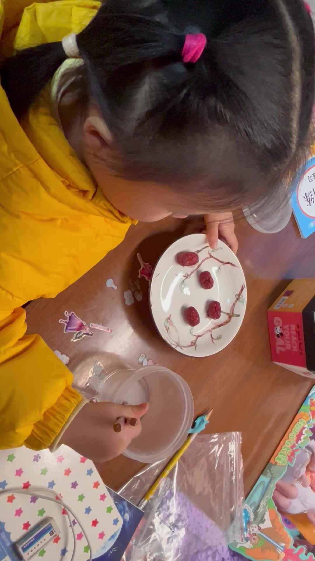 12.20大A班赵欣奕使用筷子练习