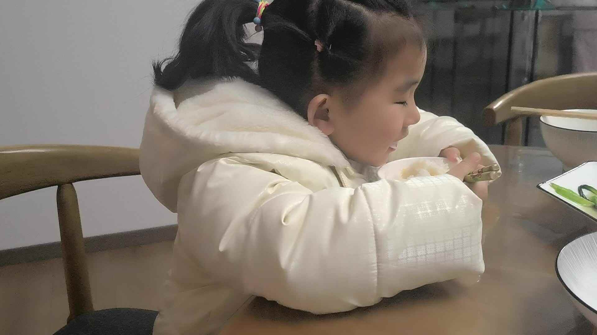 大A班许久20241216-使用筷子.mp4