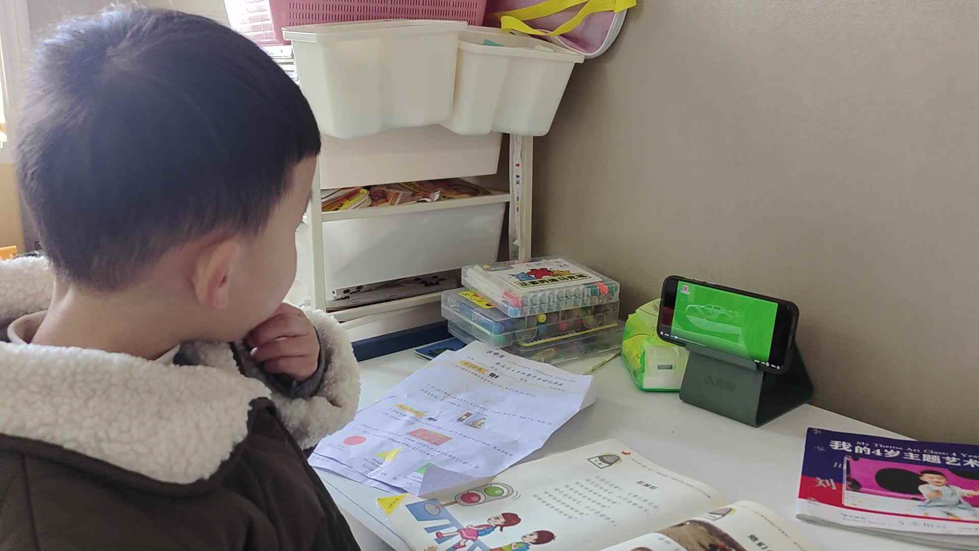 2024.12.15中A班李楷延——观看英语视频.mp4