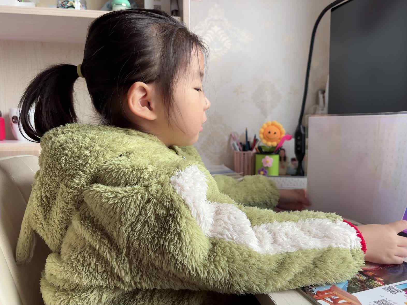学前B班蒲依诺2024.12.7日背诵(凑十歌).mp4