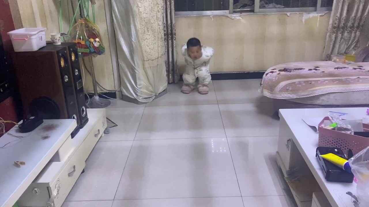 大B班吕子垚体能训练（青蛙跳）20241202.MOV