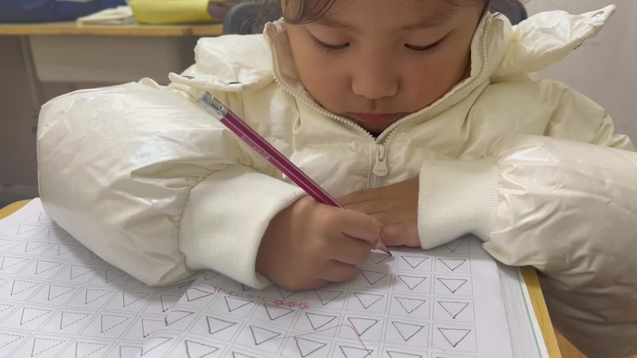 12.23大B班李瑞溪控笔练习