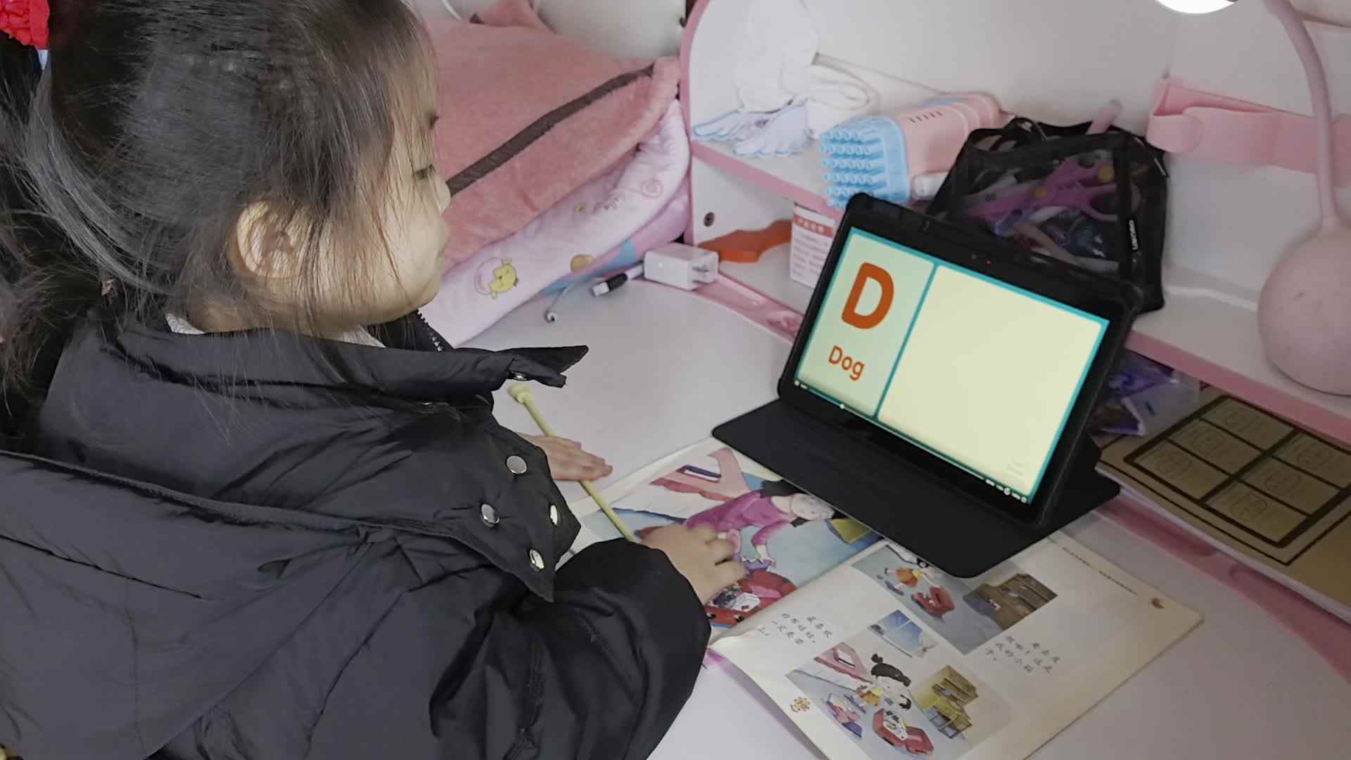 中A班2024.12.22艾琰茹-- 英文视频D