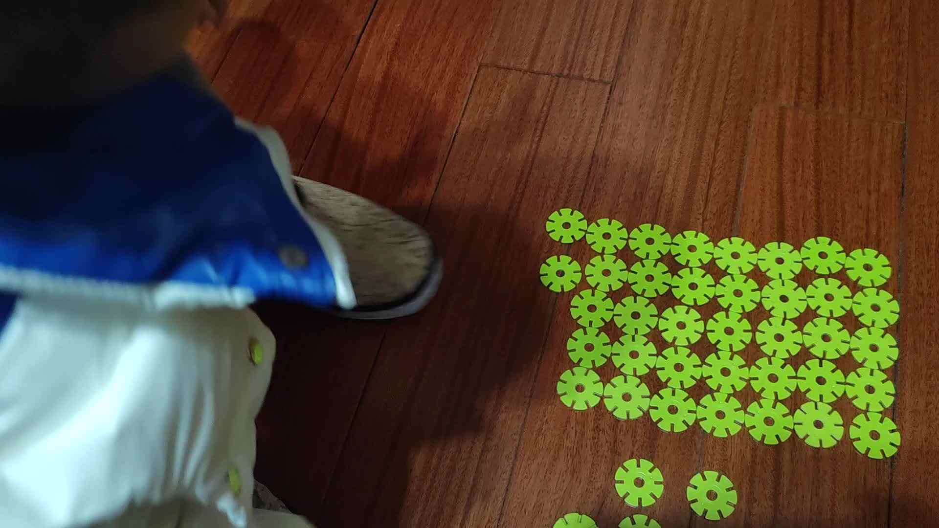 大b班刘倬宇雪花片摆数字VID_20241211_185546.mp4