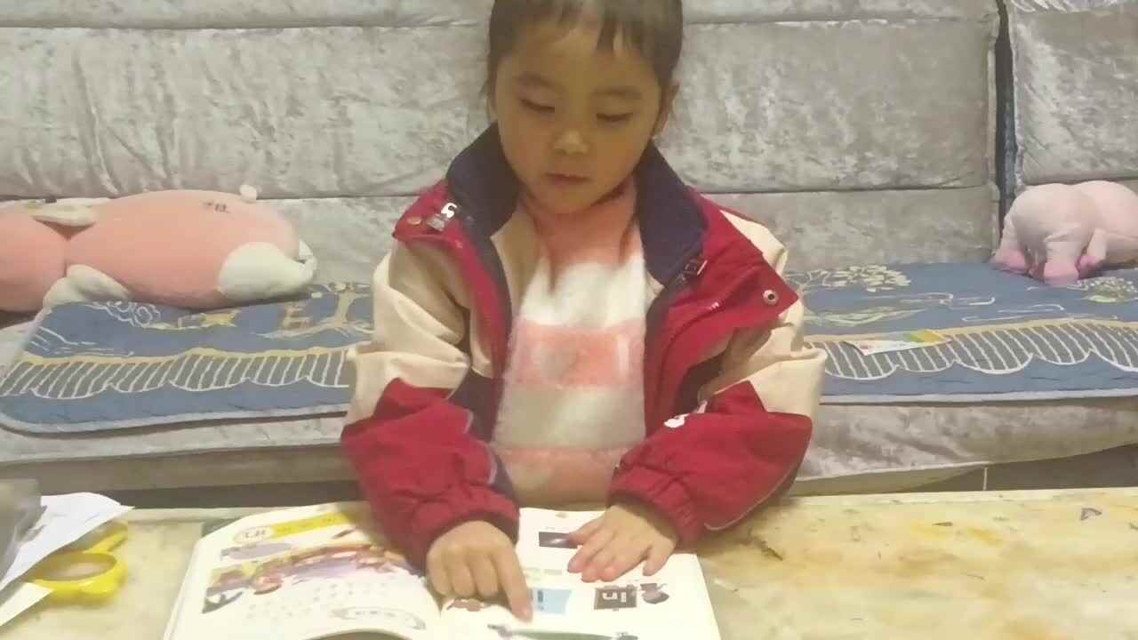 20241218学前B班任依恬指读拼音《前鼻韵母in》