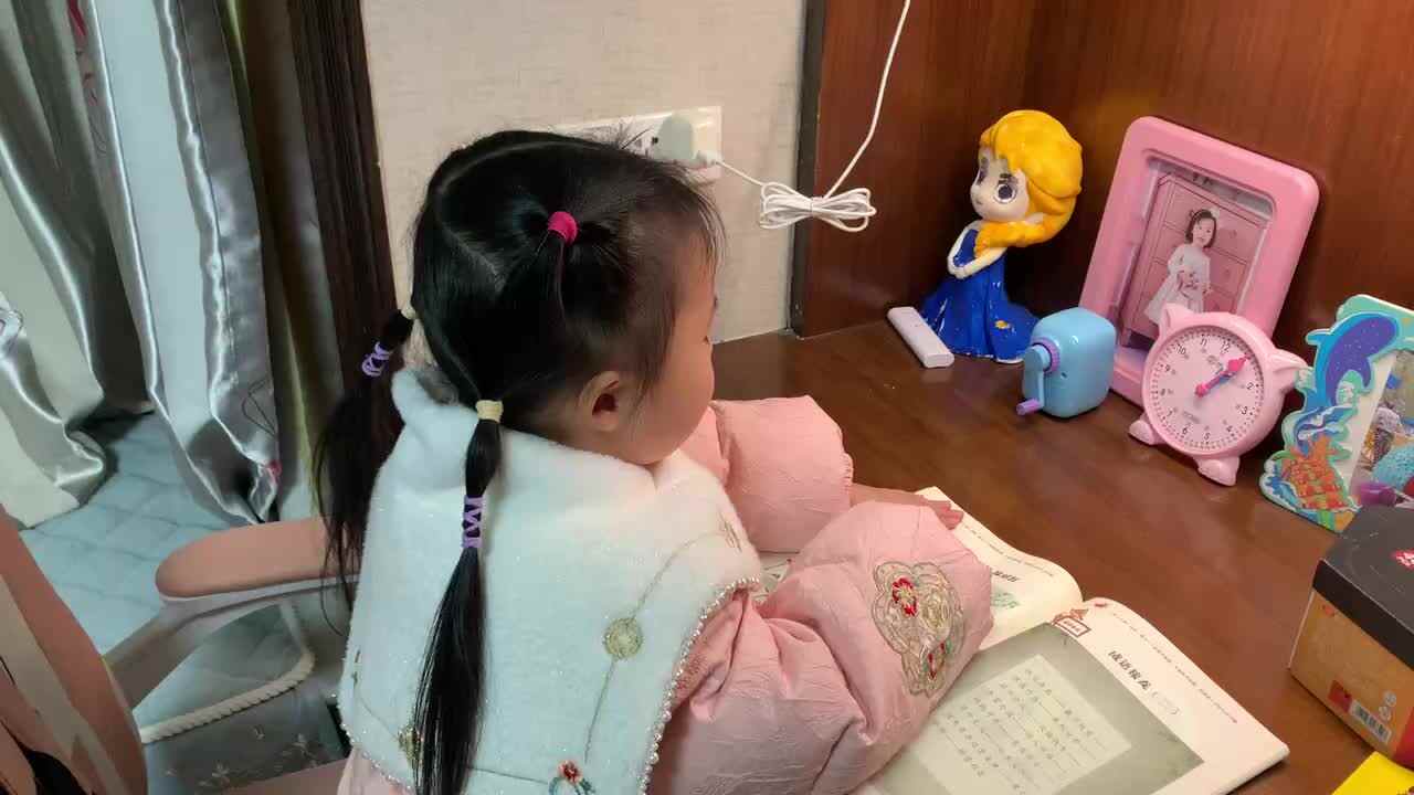 12.12大A班赵欣奕指读一东