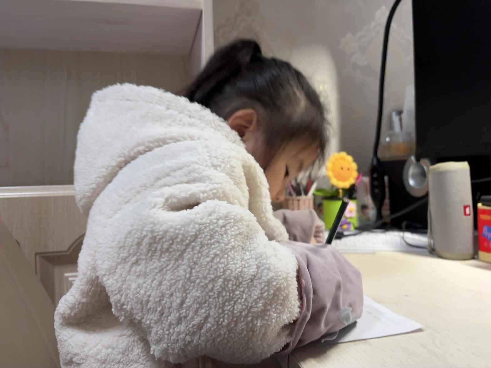 学前B班蒲依诺2024.12.13日书写朗读(ao ou iu).mp4