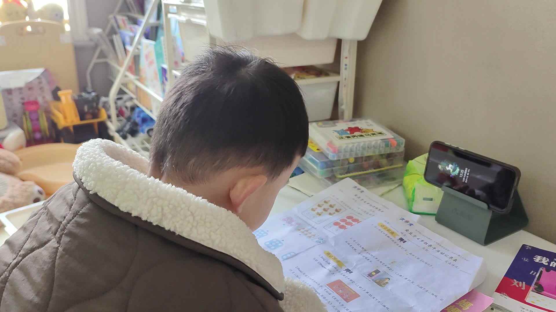 2024.12.15中A班李楷延——朗读英语单词和短句。.mp4